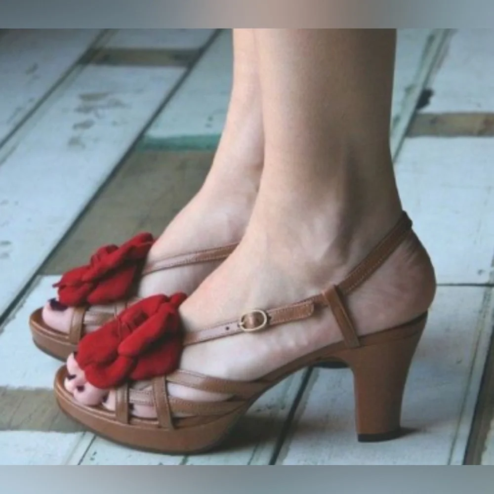 Chie Mihara  Spanish red flowers leather sandals NWT 8,5 (39) - Picture 4 of 15